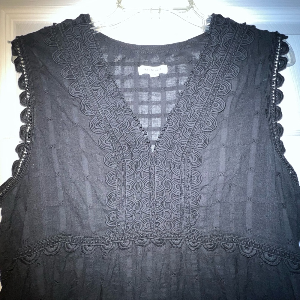 Black Sleeveless Women's Top - Picture 3 of 5